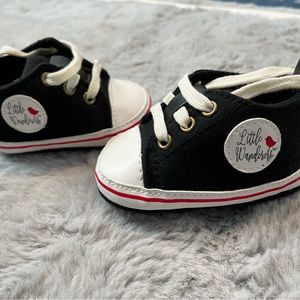 Little wonderer’s canvas sneakers
